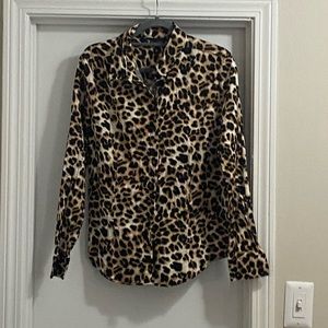 LIKE NEW: NY&Co 7th Avenue Button Down